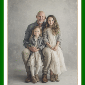 Retrato a óleo corpo inteiro de pai e duas filhas